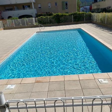 Studio Brignoles Piscine Emplacement Ideal Luaran gambar