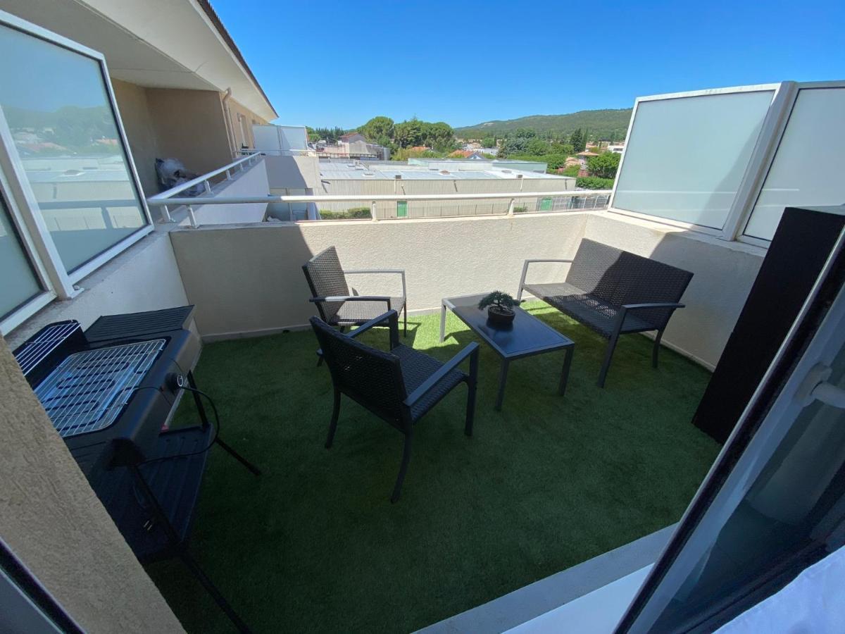 Studio Brignoles Piscine Emplacement Ideal Luaran gambar